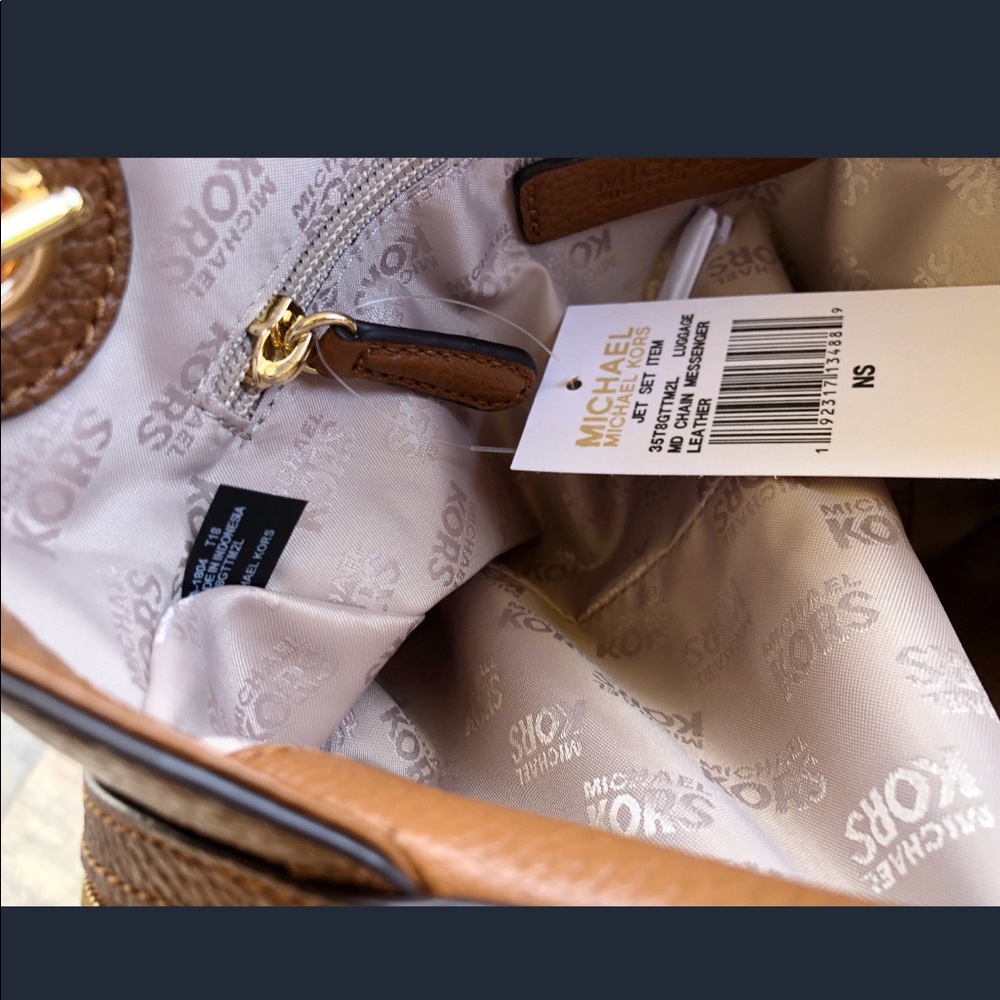 Michael Kors Jet Set Medium Messenger Chain Tote - Picture 8 of 8